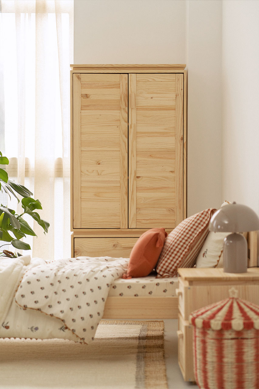 Imagen de ambiente 1 para:Armario bajo con 2 cajones de madera natural